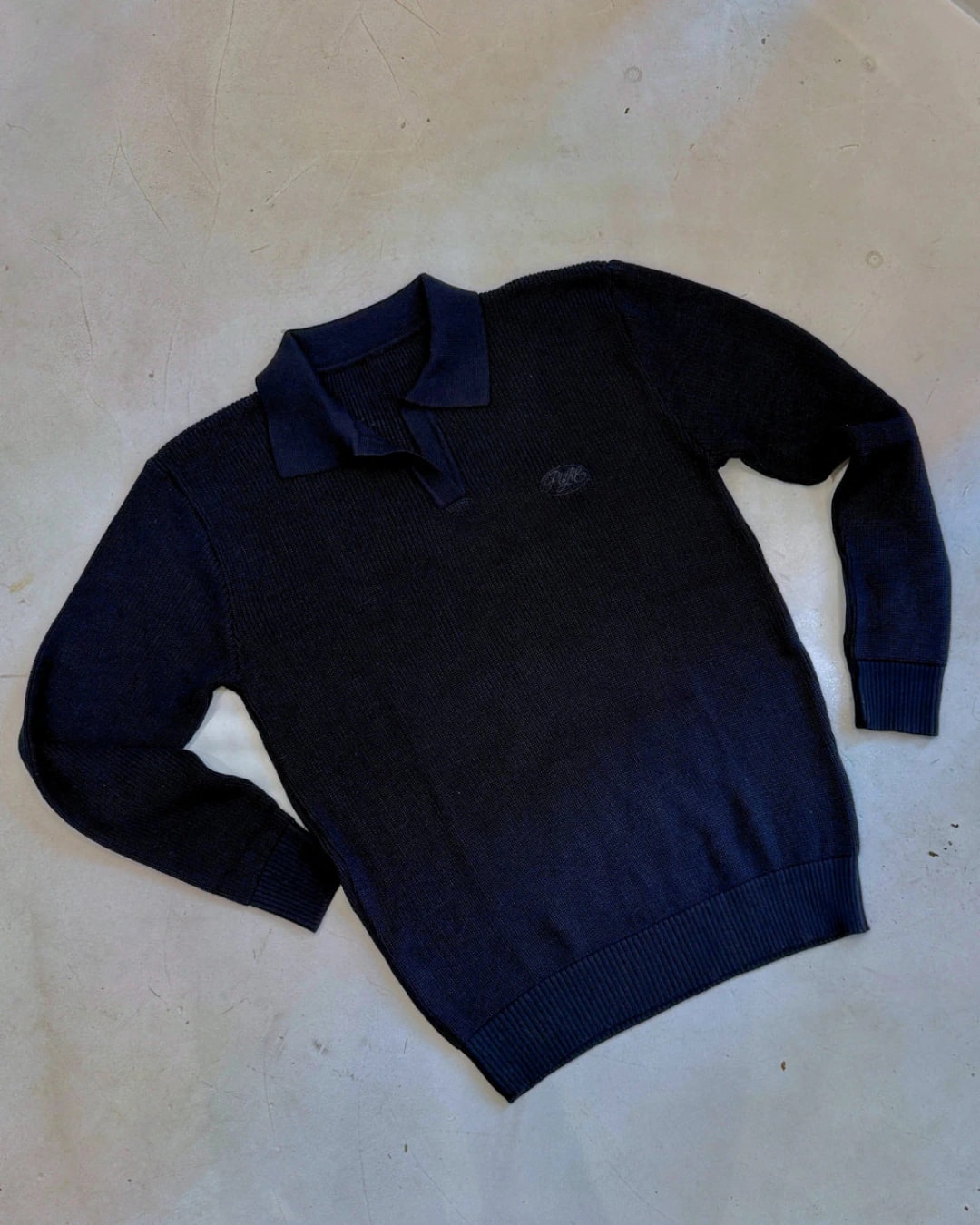 ACROSS THE LINES BLACK KNITTED POLO - imagen 1