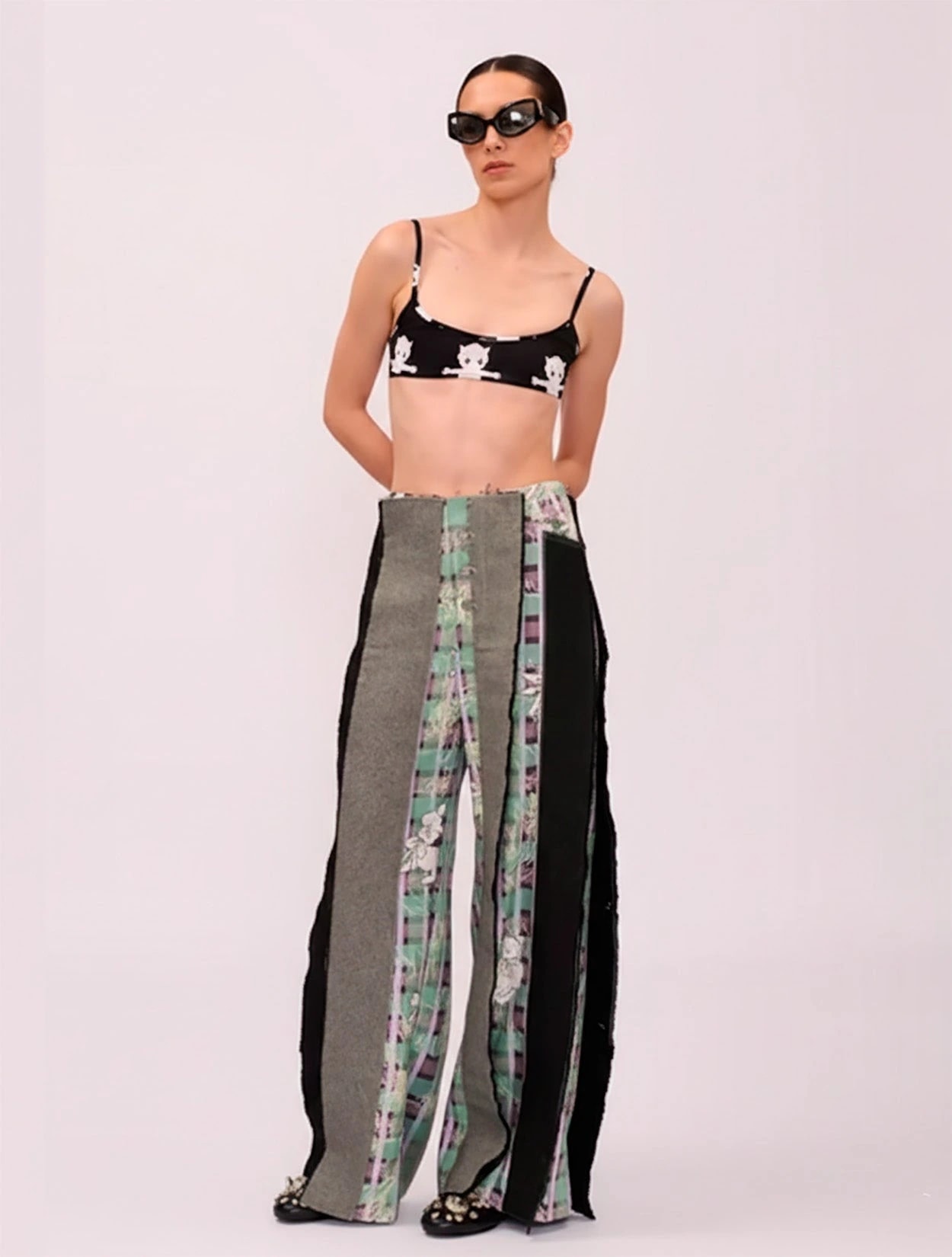 PANTALÓN VAQUERO DE LÍNEAS MORADAS - imagen 1
