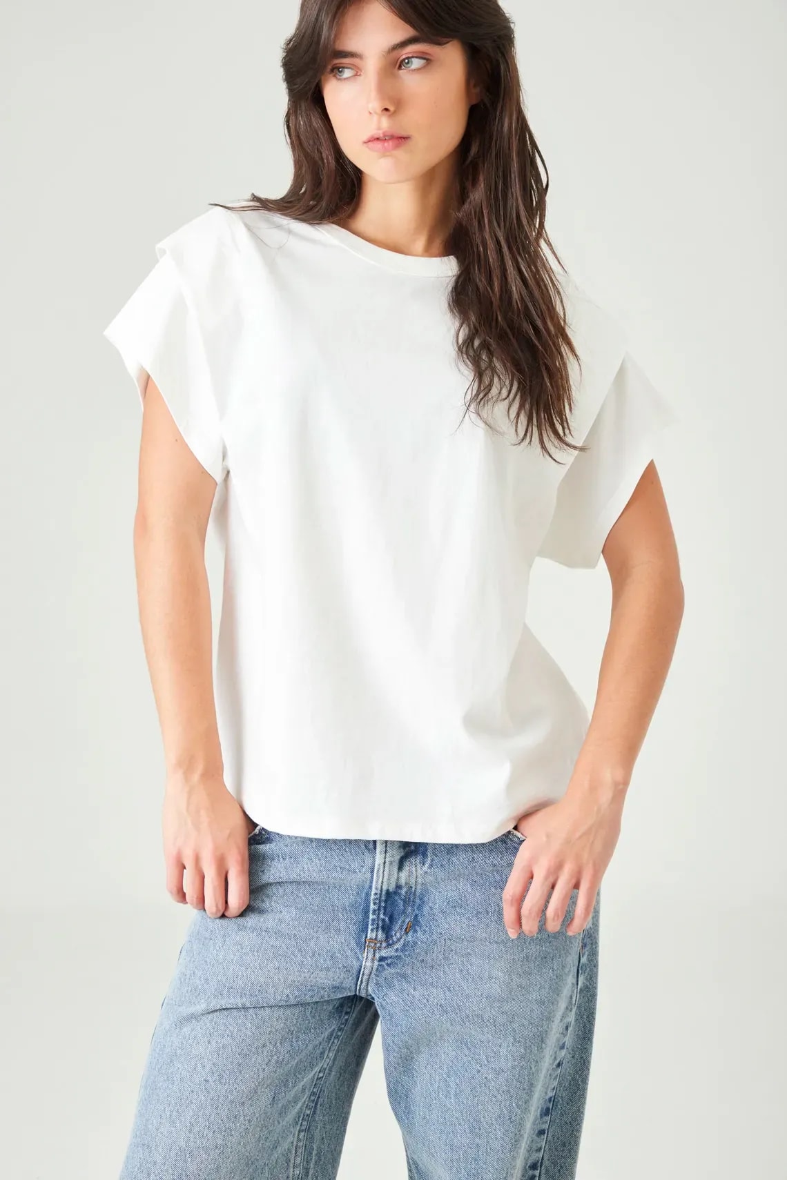 Camiseta relaxed fit bolero en hombro en blanco para mujer - imagen 1