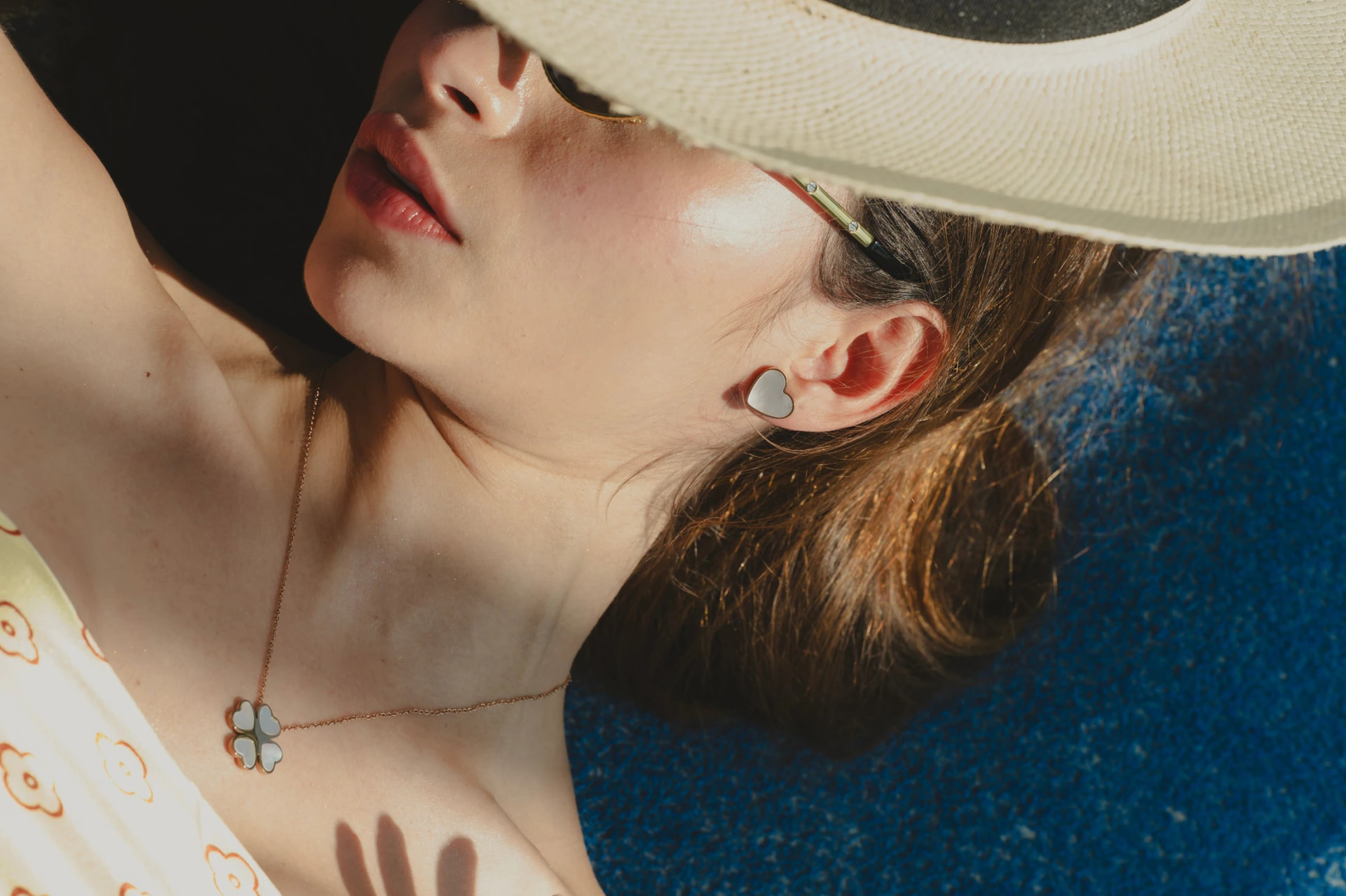 ARETES MOTHER OF PEARL - imagen 1