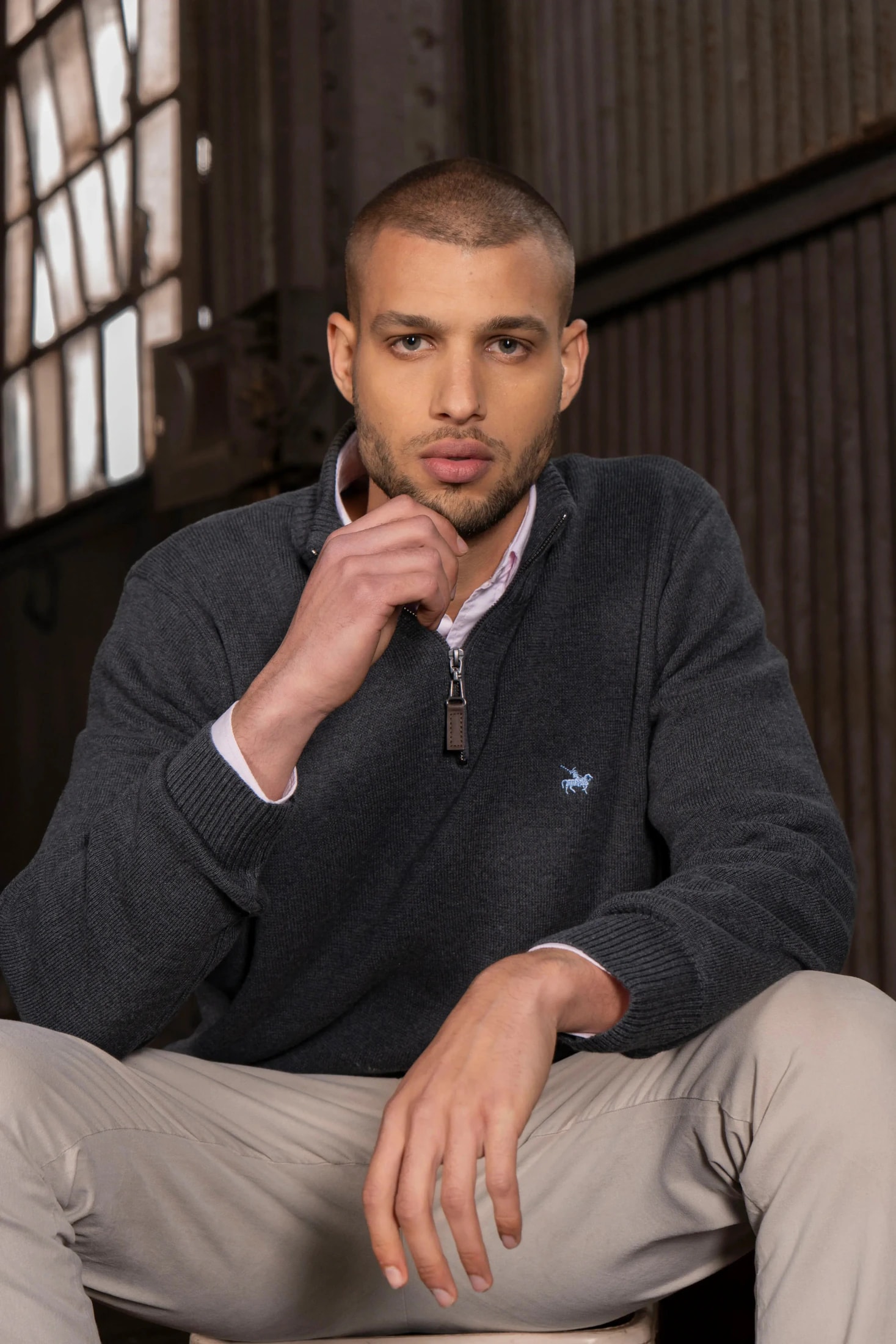 Suéter Halfzip Minimal Hombre Gris Oscuro - imagen 1