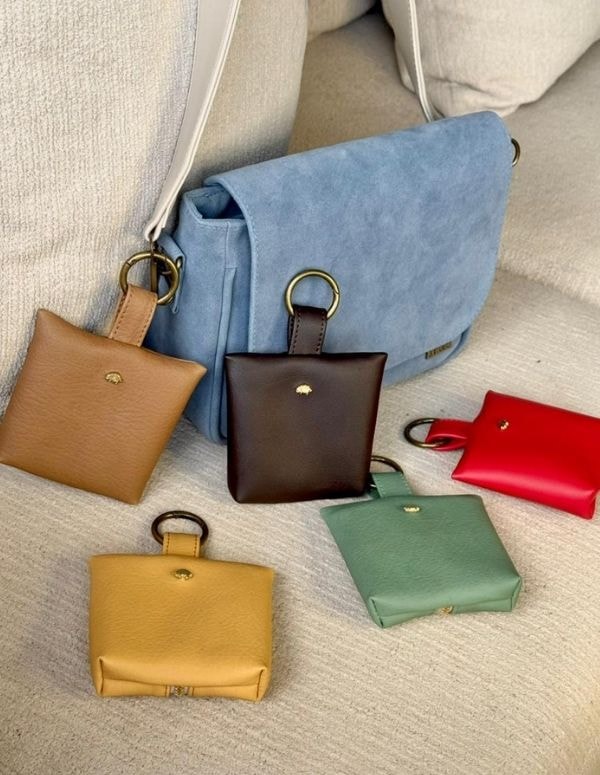 CHARM MONEDERO AMARILLO - imagen 1