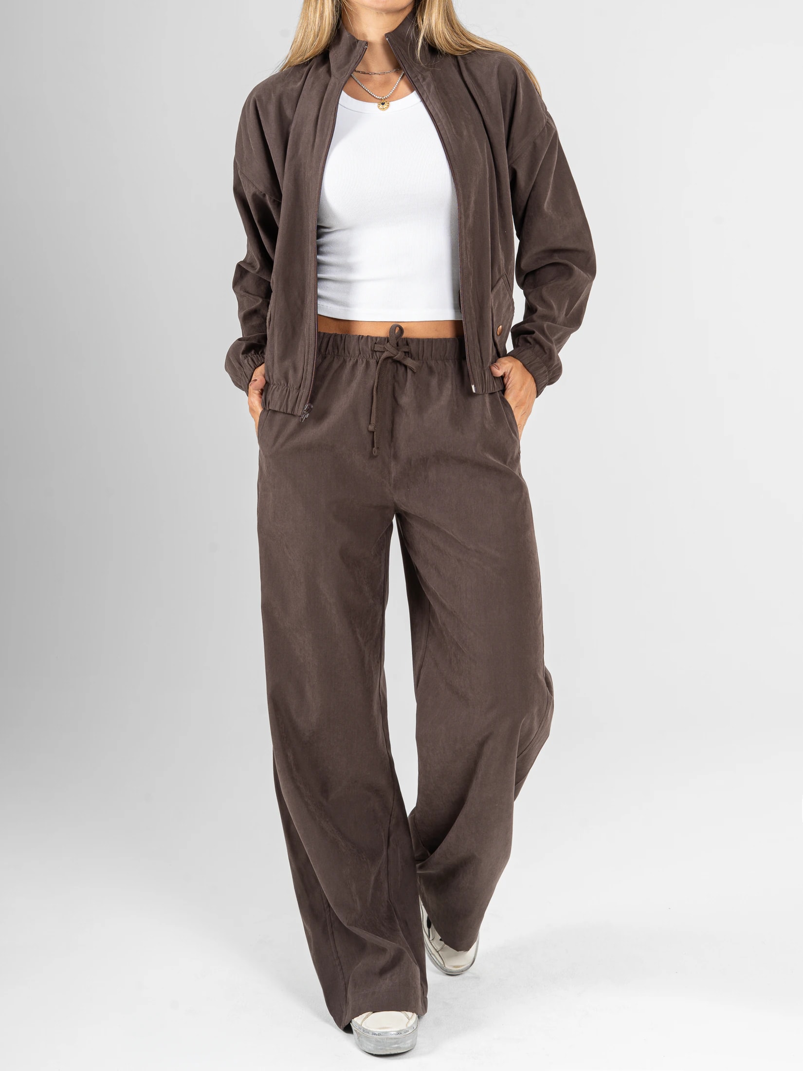Ref: 0610693 Pantalón wide leg tejido plano liviano, tiro alto, pretina resortada, tono cafe - imagen 1