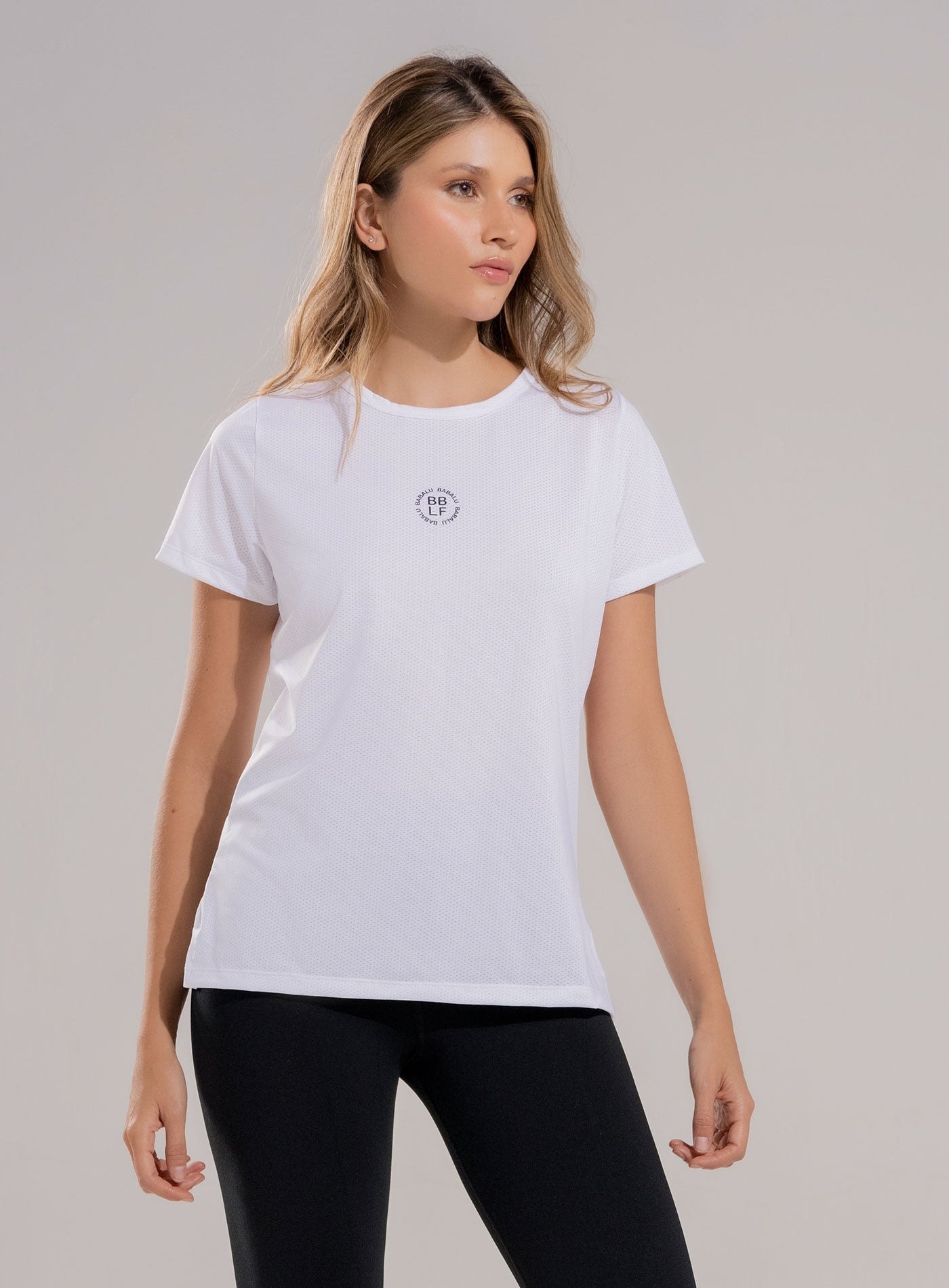 CAMISETA DEPORTIVA CON CORTES EN TELA SEMI TRANSPARENTE - PRECIO ESPECIAL - imagen 1
