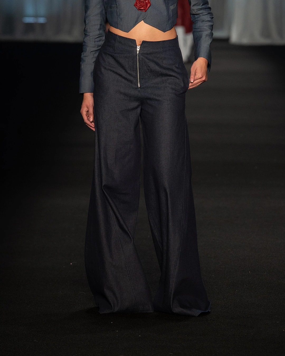 Pantalón asimétrico azul - imagen 1