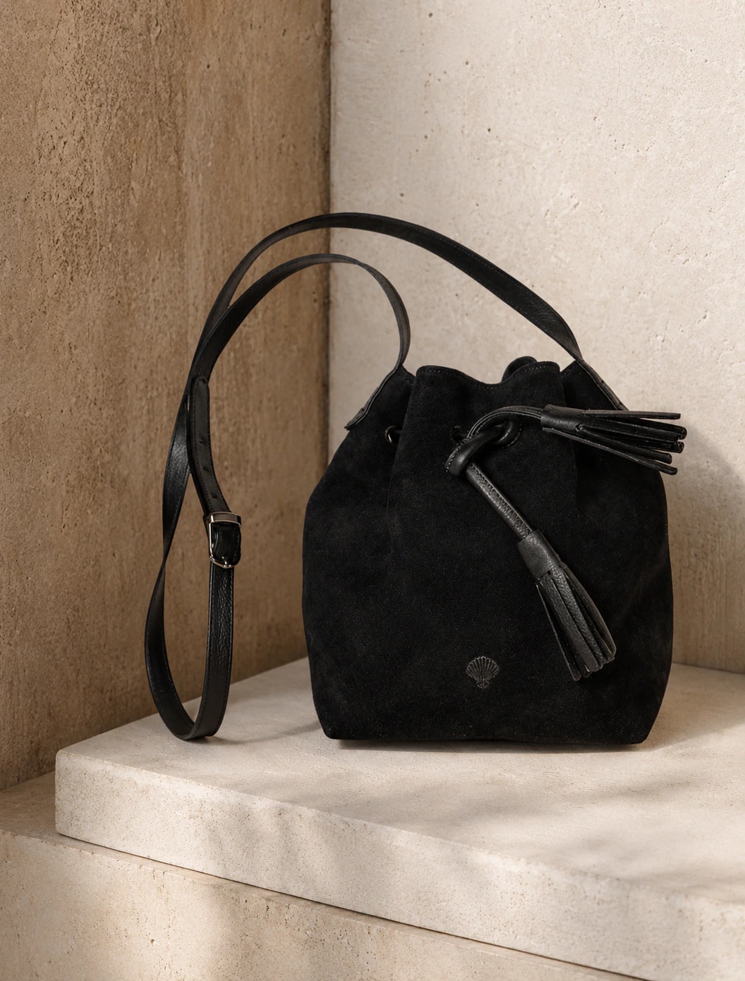 Boho Bucket - Negro, Edición en gamuza. - imagen 1