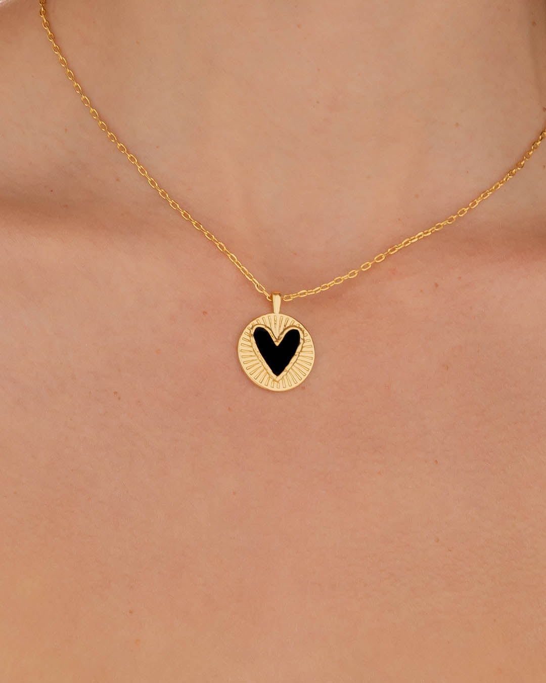 Collar Corazón Negro + Aretes - imagen 1