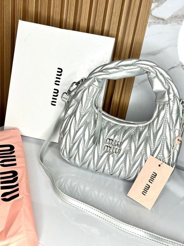 BOLSO MIU MIU PLATEADO - imagen 1