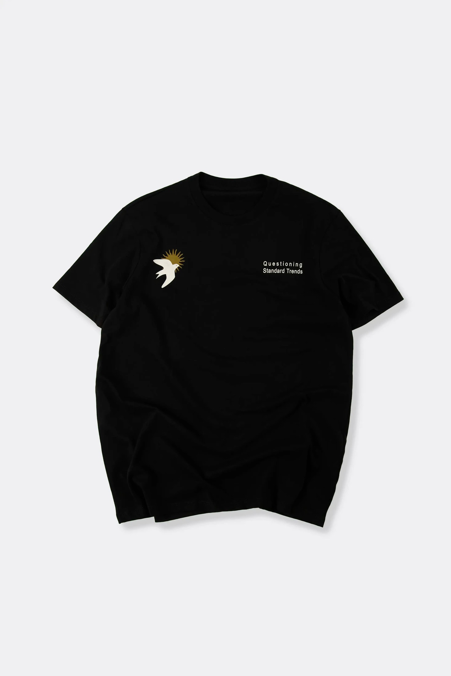 CAMISETA ESPECIAL ESTAMPADO LOCALIZADO COLOR NEGRO - imagen 1