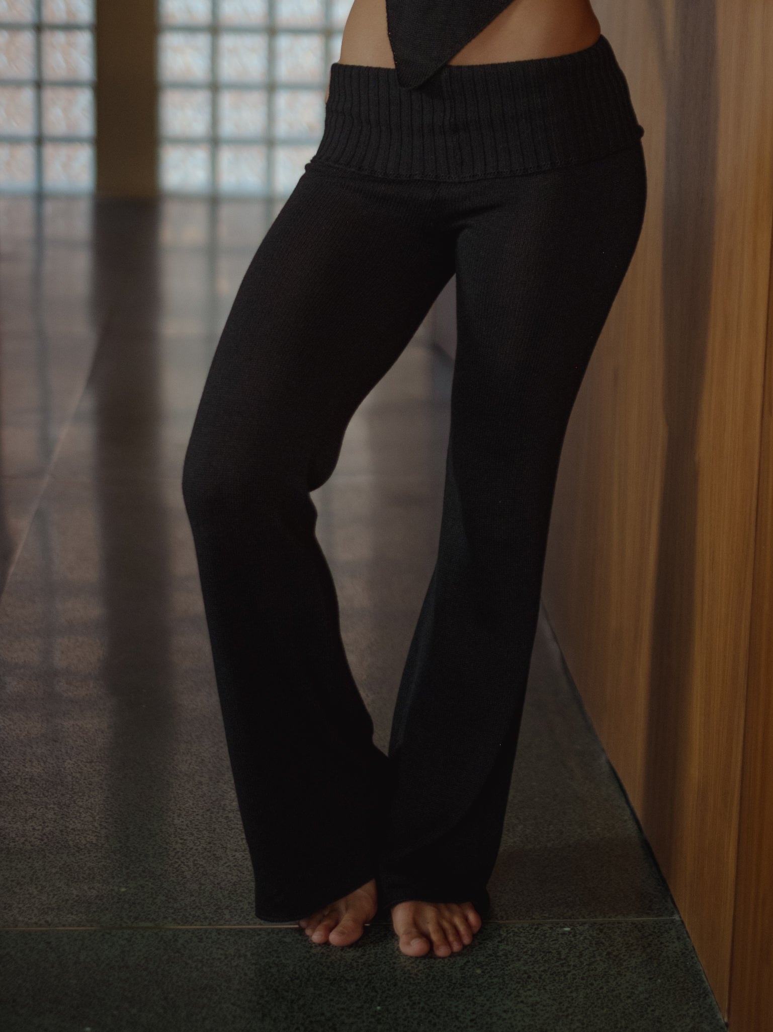 KNIT FLARE PANT - BLACK - imagen 1