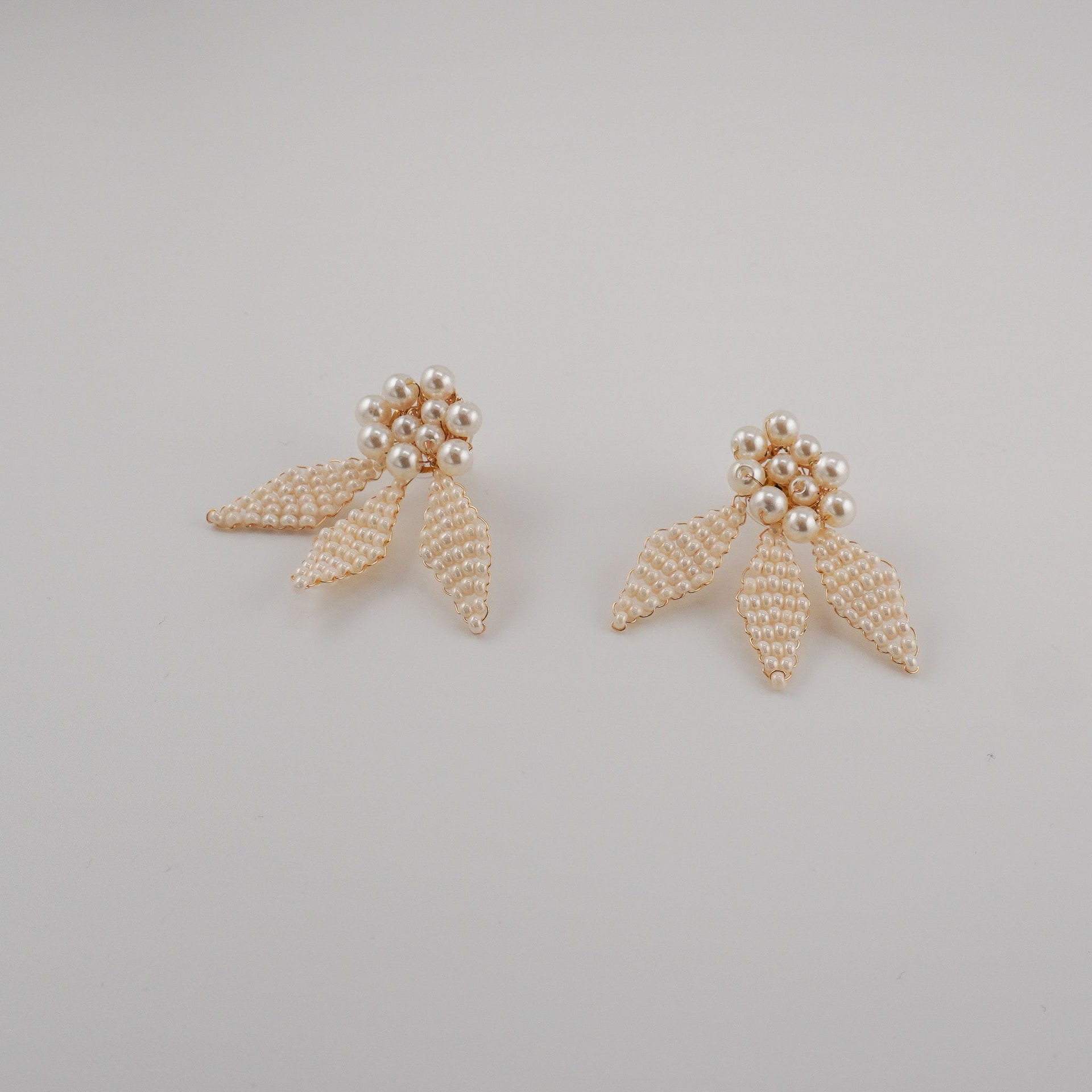 Ever After Petals & Pearls Studs - imagen 1