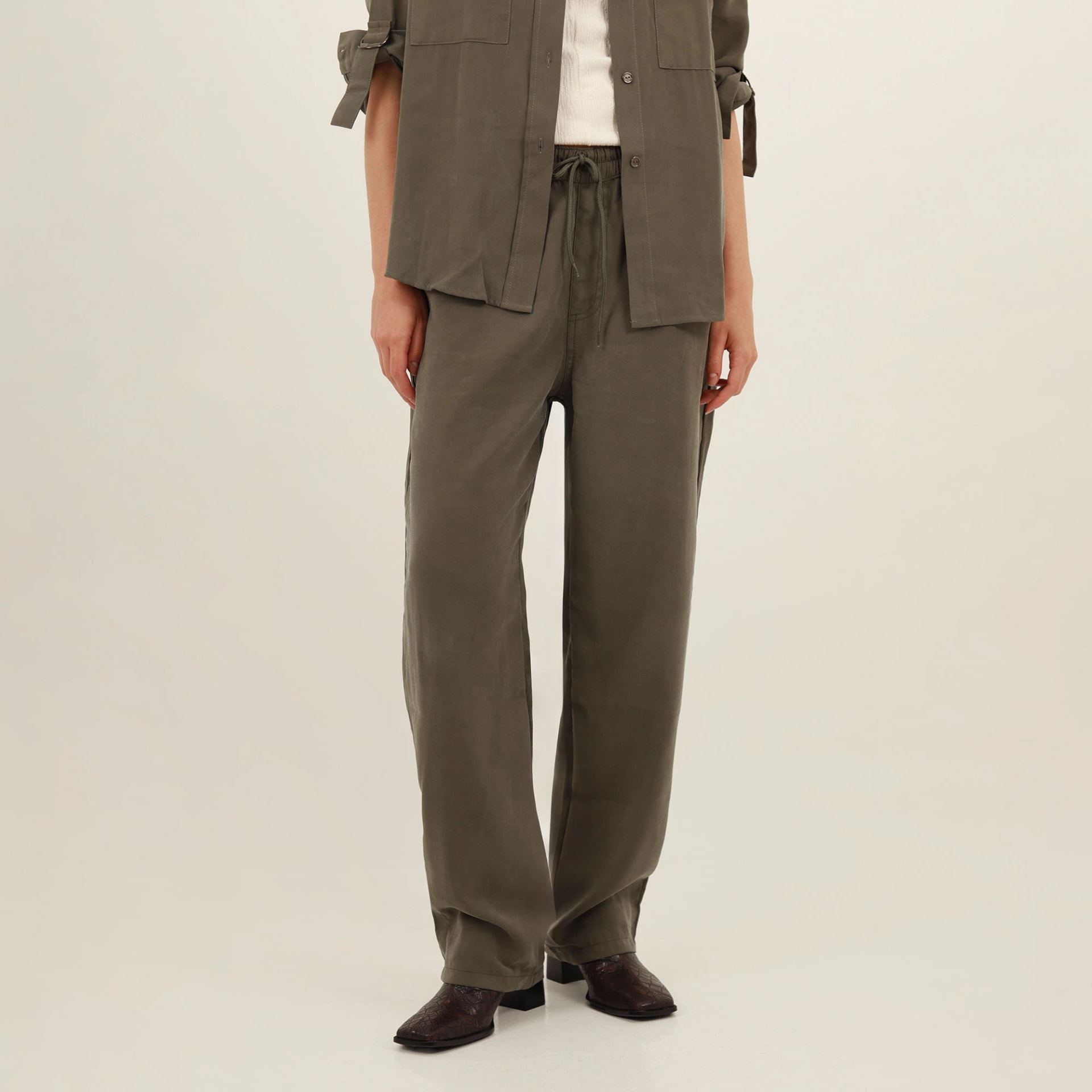 Pantalón bota recta con elastico en cintura y cordón - imagen 1