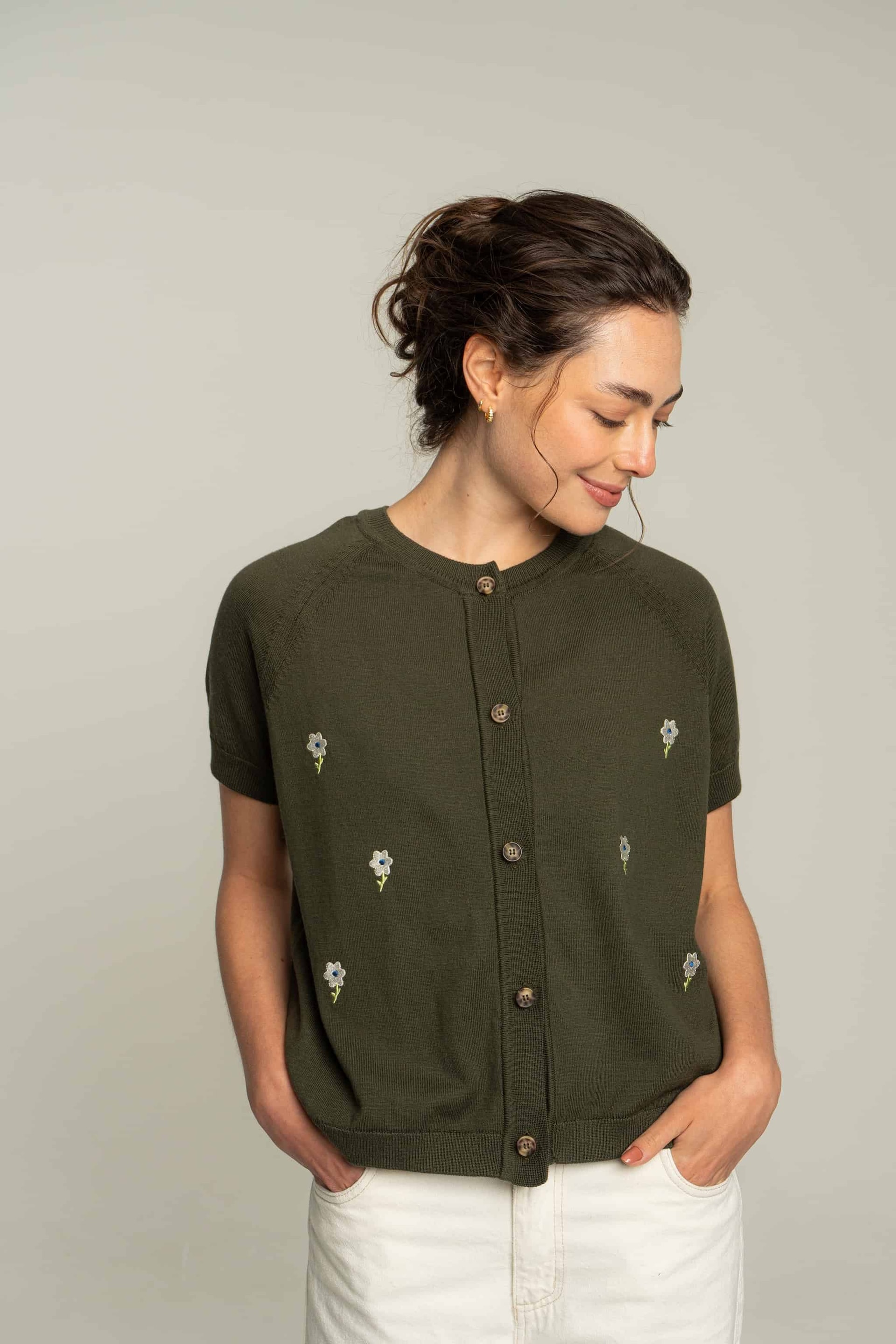 Cardigan corto flores bordadas - verde - imagen 1