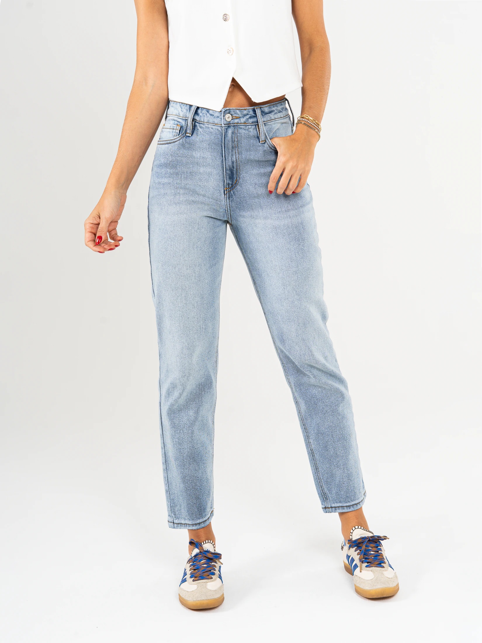 Ref: 065578 Jean Mom fit, slim cropped, stretch, tiro alto, tono azul medio claro - imagen 1