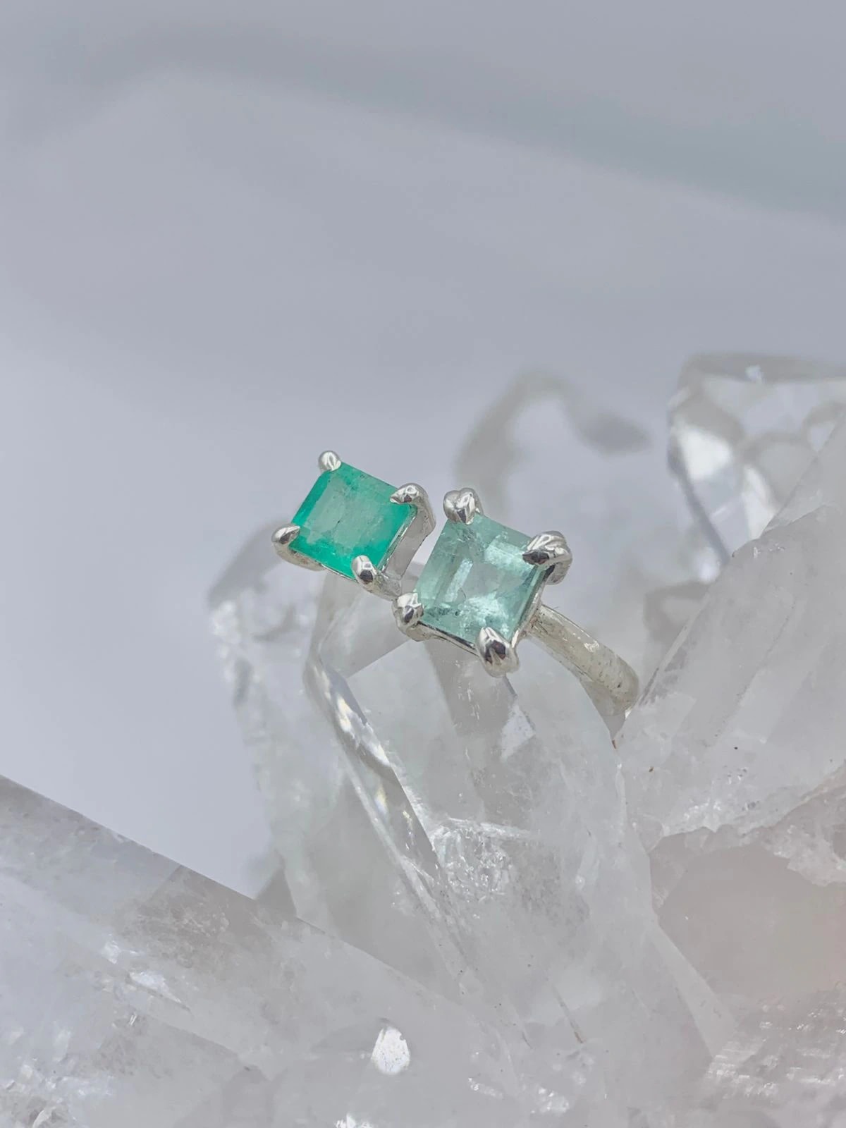 Anillo doble Esmeralda Colección Armonía Dual - imagen 1