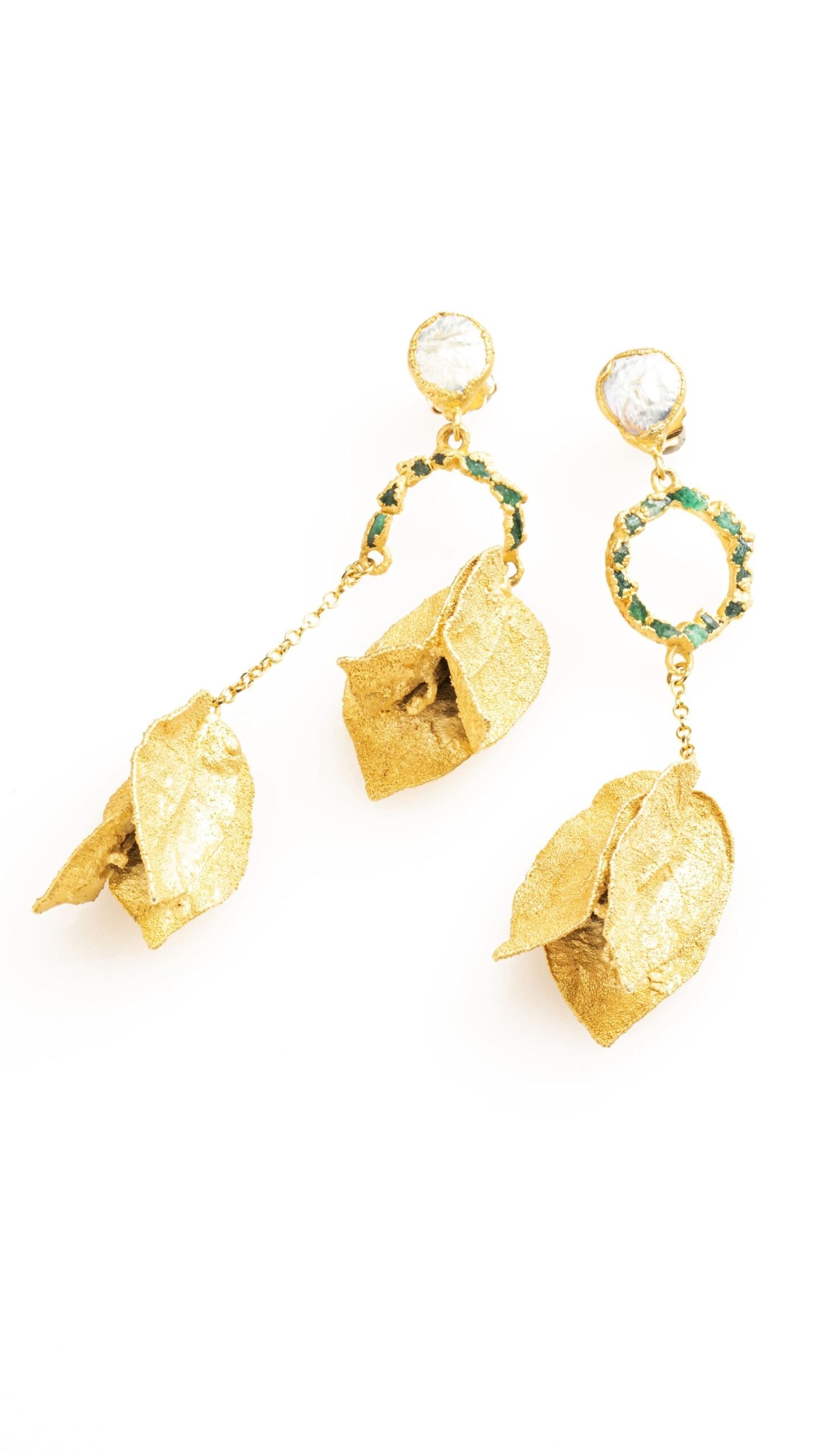 ARETES ASIMÉTRICOS BUGANVILIA MINI, PERLAS Y ESMERALDA EN BRUTO - imagen 1