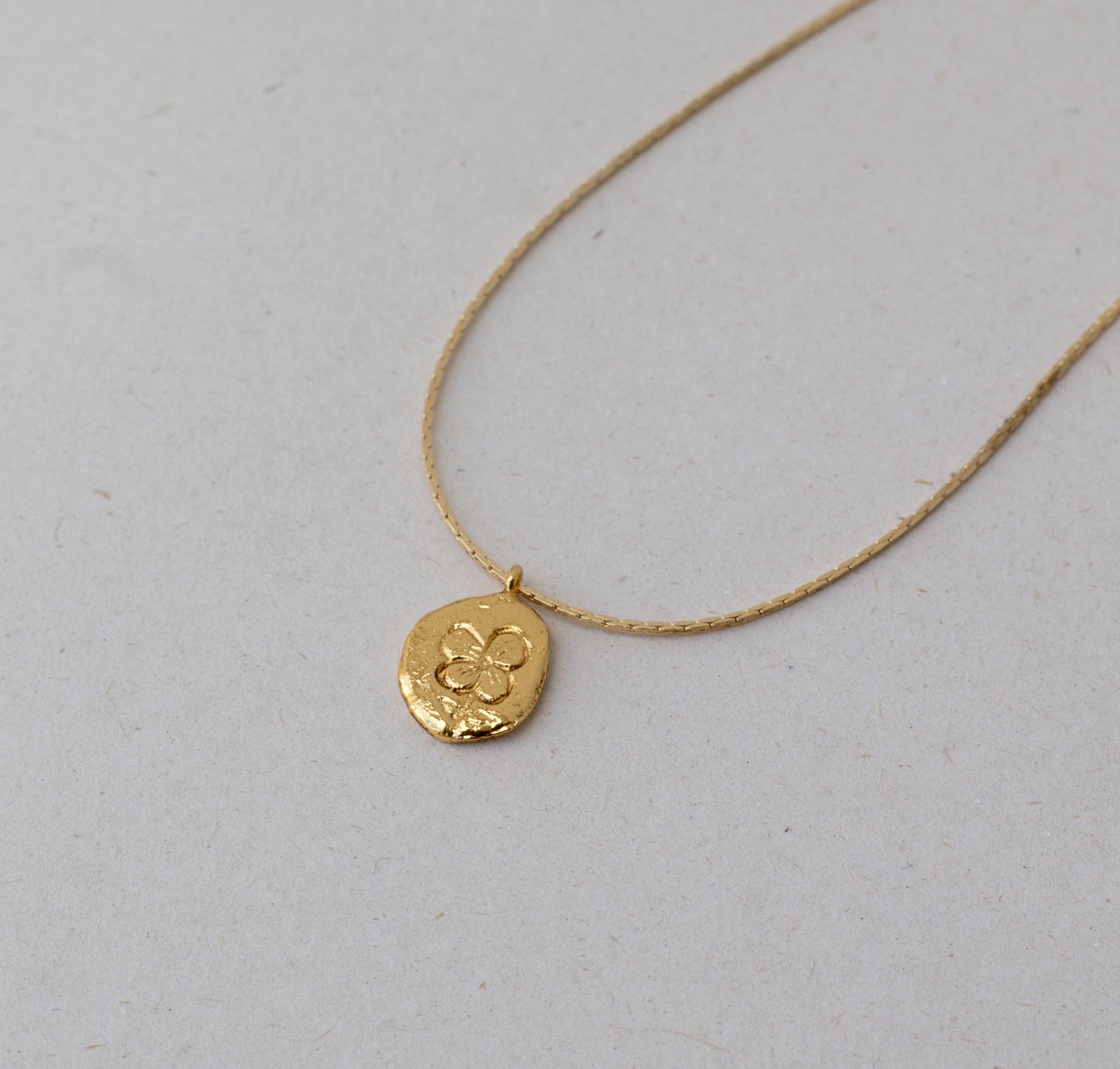 Collar moneda Flor - imagen 1