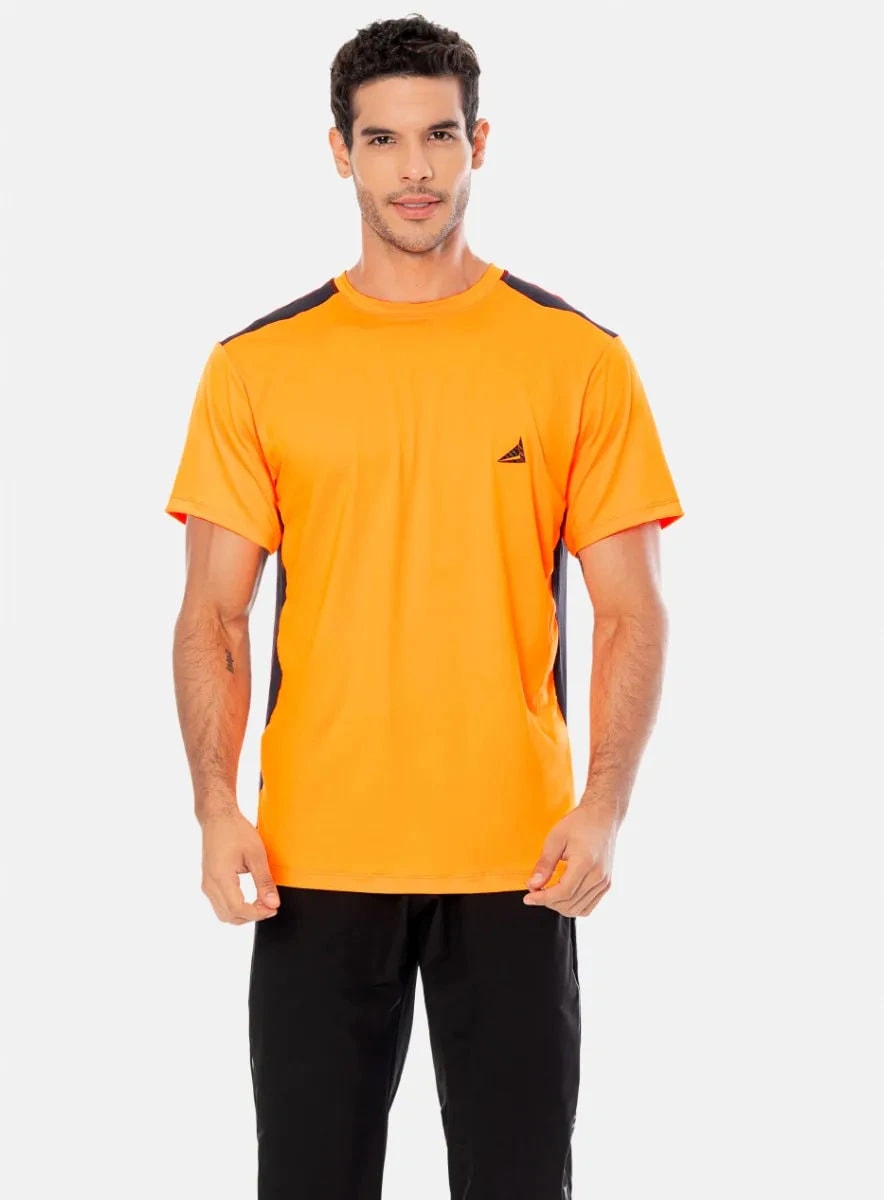 CAMISETA DEPORTIVA CON CORTES EN CONTRASTE PRECIO ESPECIAL - imagen 1