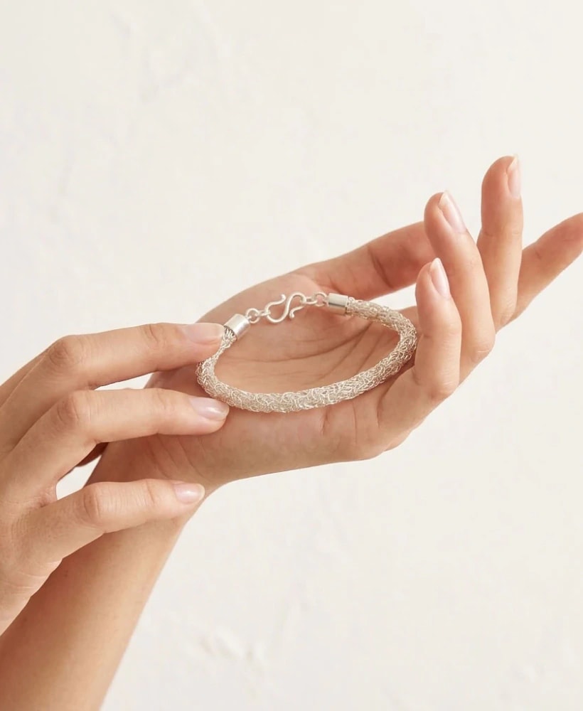 Pulsera Tejida a Crochet en Hilo de Plata - imagen 1