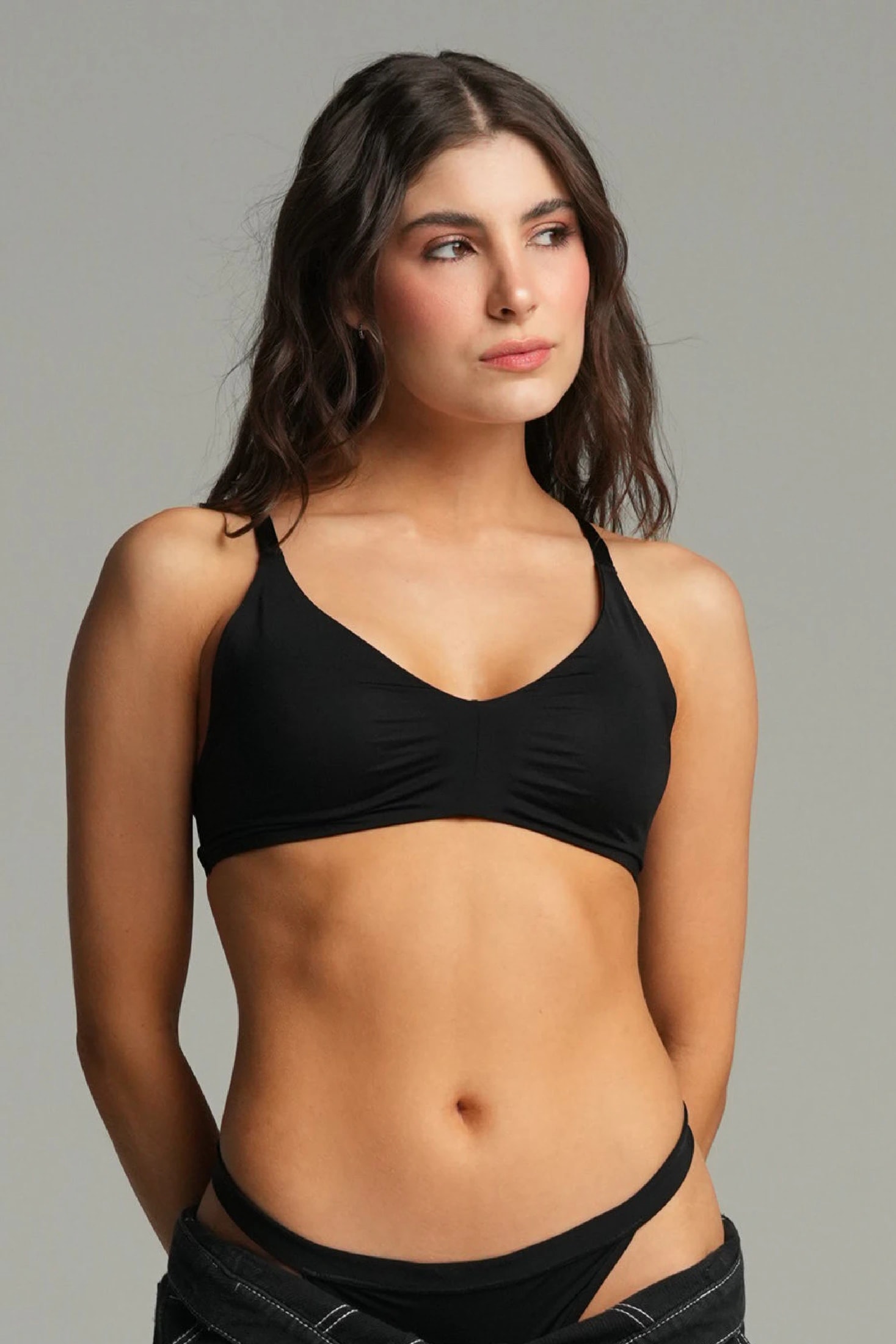 BRALETTE LISO ELLIPSE SIN ARO NI COPA TOTAL COMODIDAD 24 HORAS NEGRO - imagen 1
