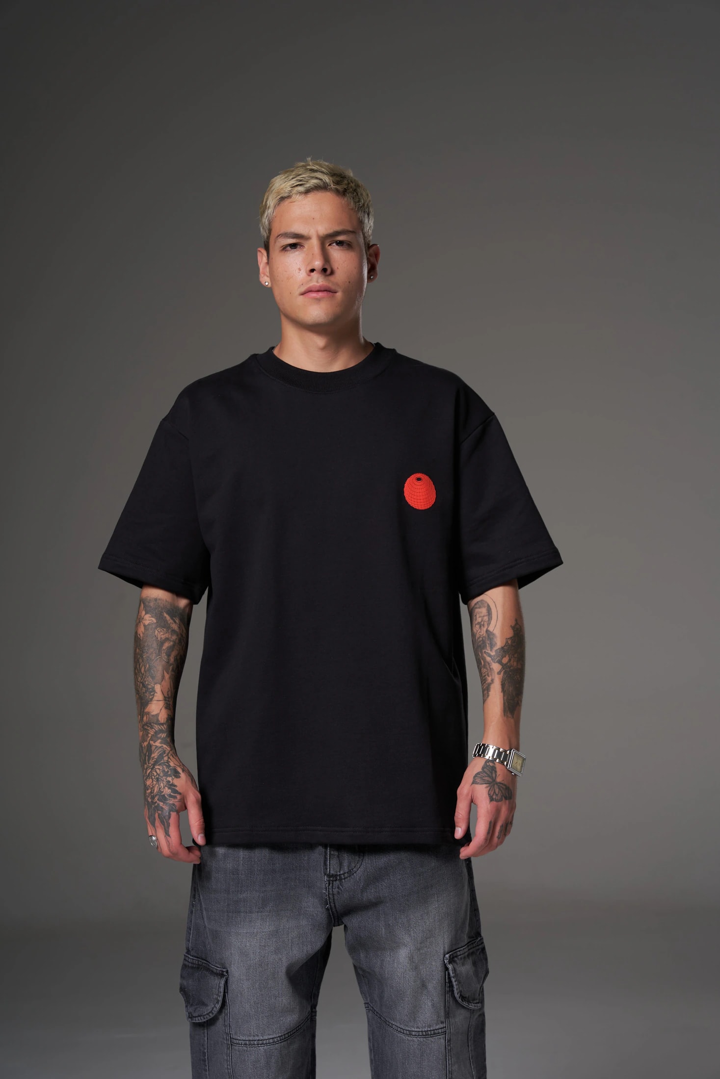 T shirt hyper red world negra  300 gramos - imagen 1