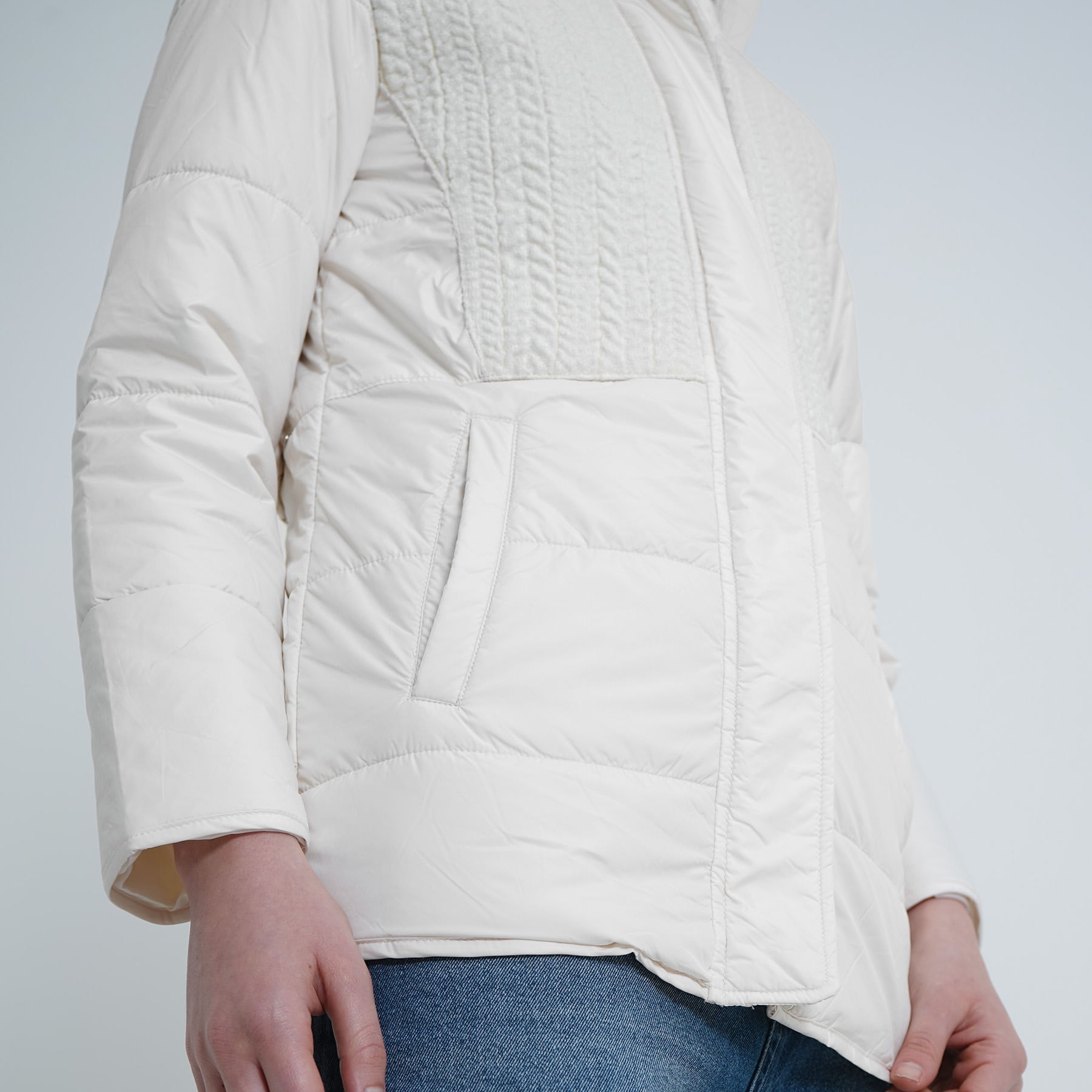 Chaqueta acolchada cuello alto con tejido - imagen 1