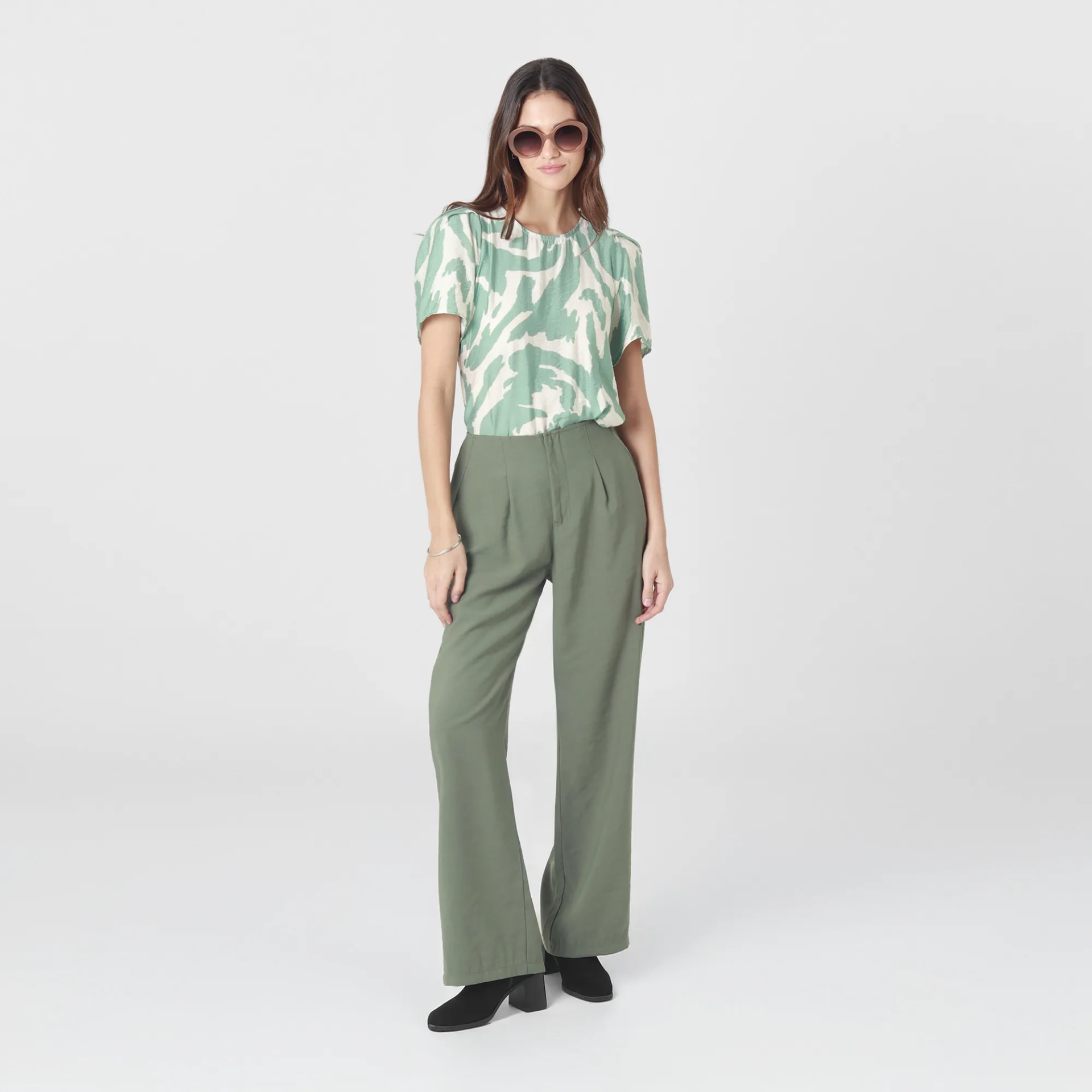 Pantalon Tiro Medio Bota Flare - imagen 1